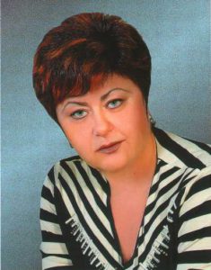 Лариса Николаевна Ващенко. Онколог. Заведующая отделением опухолей мягких тканей, костей и молочной железы Ростовского Онкоинститута. Заслуженный врач РФ, маммолог, ДМН, профессор.
